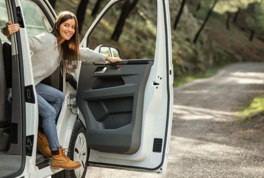 Tahograf inteligent in microbuz pentru siguranta transport international de persoane